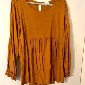 Umgee gold blouse size XL